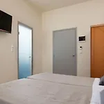 Rhodes 2*