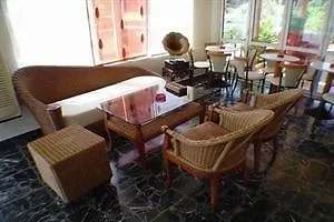 Rhodes 2*